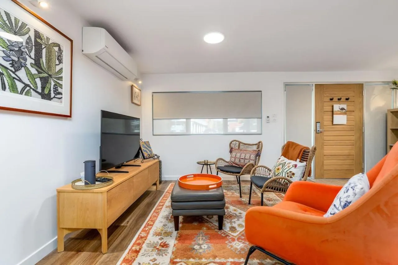 Modern 1Br Home Conveniently Close To Hospitals Yarralumla